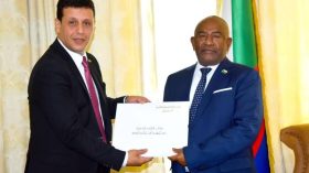 رئيس جمهورية جزر القمر يؤكد مشاركته في القمة العربية المقبلة بالجزائر