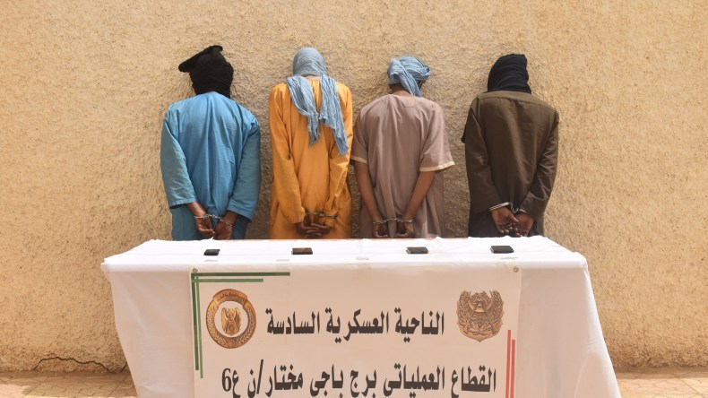 القبض على 3 إرهابيين ينشطون في منطقة الساحل