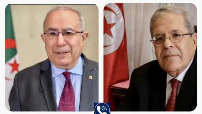 لعمامرة يجري مكالمة هاتفية مع نظيره التونسي عثمان الجرندي