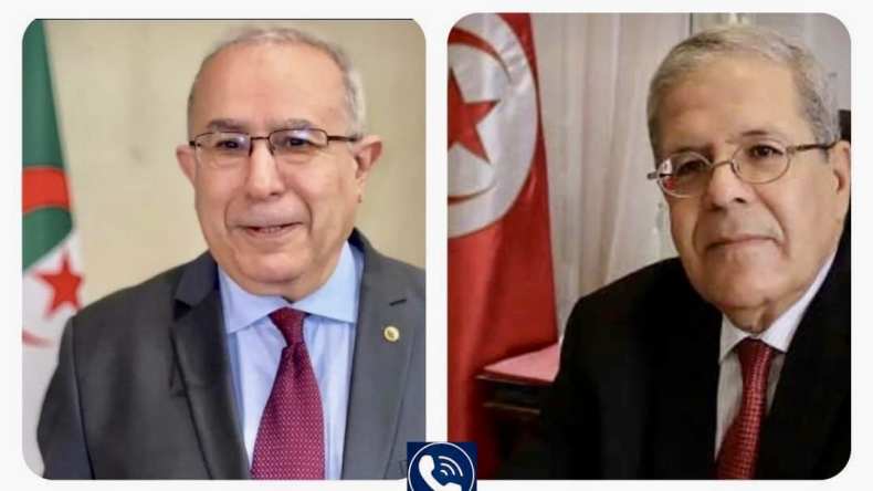 لعمامرة يجري مكالمة هاتفية مع نظيره التونسي عثمان الجرندي