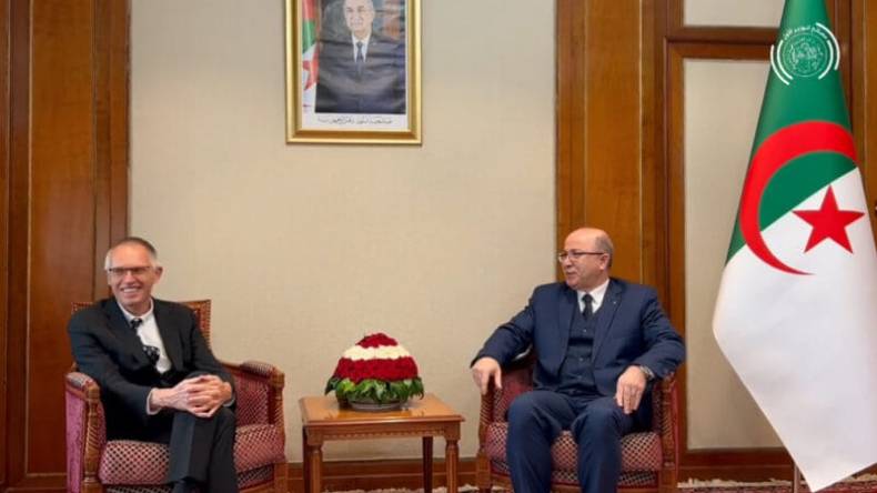 الوزير الأول يستقبل مدير مجمع “ستيلونتيس” لصناعة السيارات