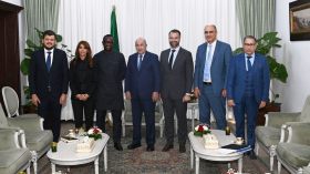 الرئيس تبون يستقبل وفدا من شركة “ميتا” المالكة لفيسبوك