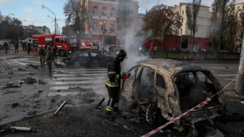 ردّا على هجوم القرم.. هل قصفت روسيا مكتب زيلينسكي؟