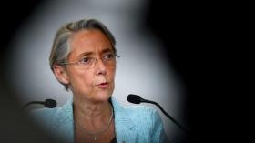 اليمين الفرنسي يستهدف زيارة بورن إلى الجزائر