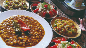 الأكلات الشعبية بين كونها طعاما للفقراء وتربعها على قوائم أفخم المطاعم والفنادق