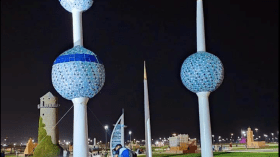 الأهرامات المصرية وبرج خليفة أمام جامع الجزائر