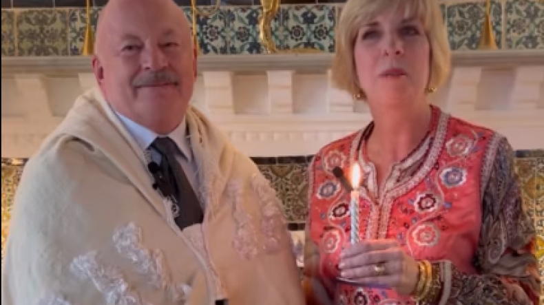 بالفيديو.. هكذا احتفلت السفيرة الأمريكية بذكرى المولد النبوي