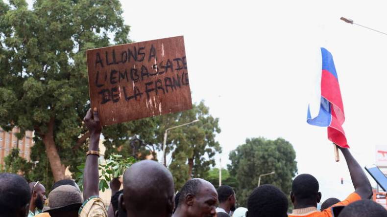 بعد مالي والنيجر وتشاد.. شعب بوركينافاسو يتظاهر ضد النفوذ الفرنسي