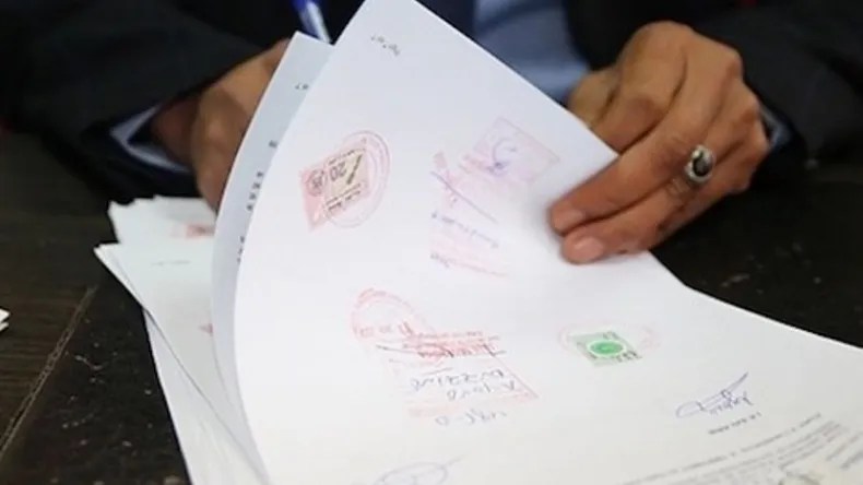 Journal officiel: 17 ressortissants étrangers naturalisés algériens, dont une Marocaine