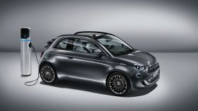 بالصور.. هذه أبرز السيارات الجديدة لـ “فيات” الإيطالية