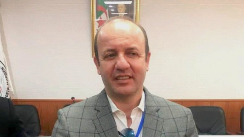 لفظ “الصّعاليك” يُطيح بِرئيس اتحادية التنس