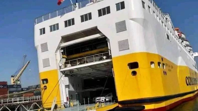 هذه حقيقة صور سفينة إيطالية محملة بالسيارات بميناء جن جن