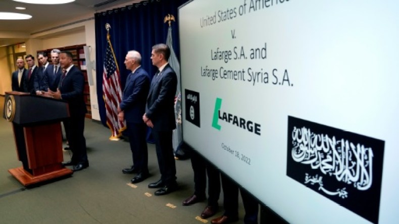 “لافارج” الفرنسية تعترف بتقديم دعم مادي لتنظيم داعش الإرهابي في سوريا