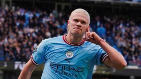 هذه هي تفاصيل حياة “وحش” الكرة النرويجية هالاند