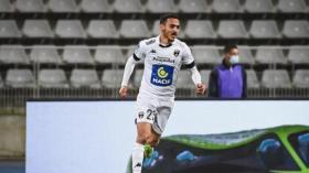 لاعب جزائري مُغترب يُوجّه رسالة إلى بلماضي