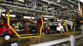 عين المجمّعات الفرنسية على التركيب.. وسيّارات “رونو” قريبًا 