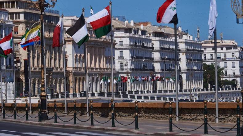 قمّة الجزائر.. من التوافق السياسي إلى الشراكة والتجارة