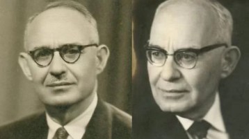 كاتبُ القُطرين