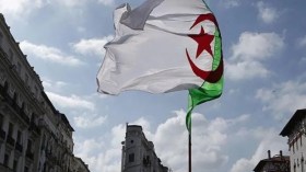 الجزائريون يتعاطون نشوة الانتصارات عشية نوفمبر