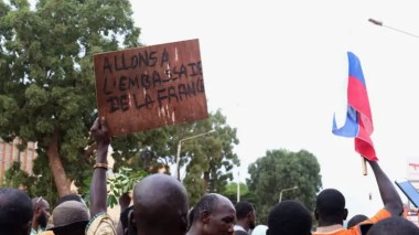 Face a la contestation des Burkinabés, la France envisage de retirer ses troupes