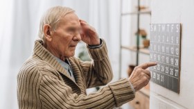 الزهايمر يهدّد المسنين المصابين بأمراض مزمنة من دون علاج