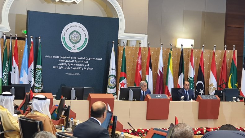 هنية يوجه رسالة للقمة العربية بالجزائر.. هذا مضمونها