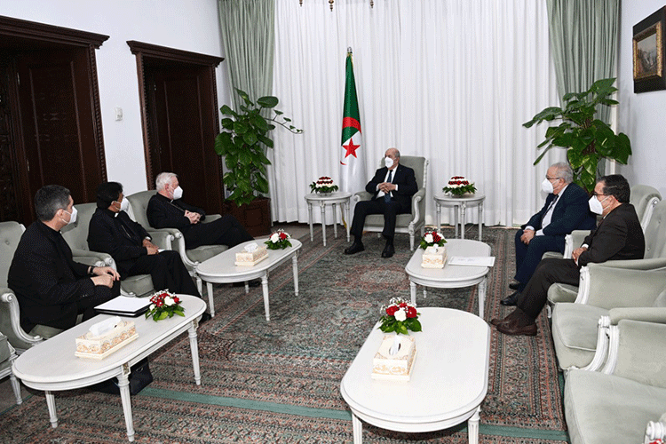 Le président Tebboune reçoit l’archevêque Paul Richard Gallagher