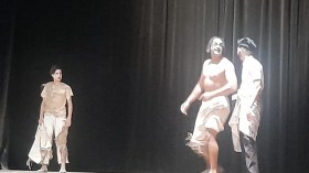 منافسة مهرجان سيدي بلعباس للمسرح المحلي المحترف: