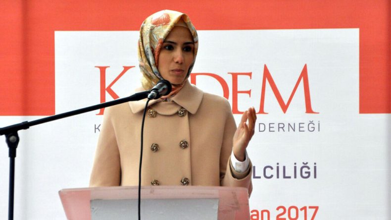 ابنة أردوغان تدعم والدها بشأن تعديل دستوري حول الحجاب