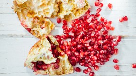 تعرّف على الأسباب التي تجعلك تحتفظ بقشر الرمان (فيديو)