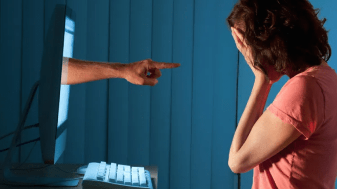 السجن لمصري ابتز فلسطينية بصورها العارية وحولت له 40 ألف دولار