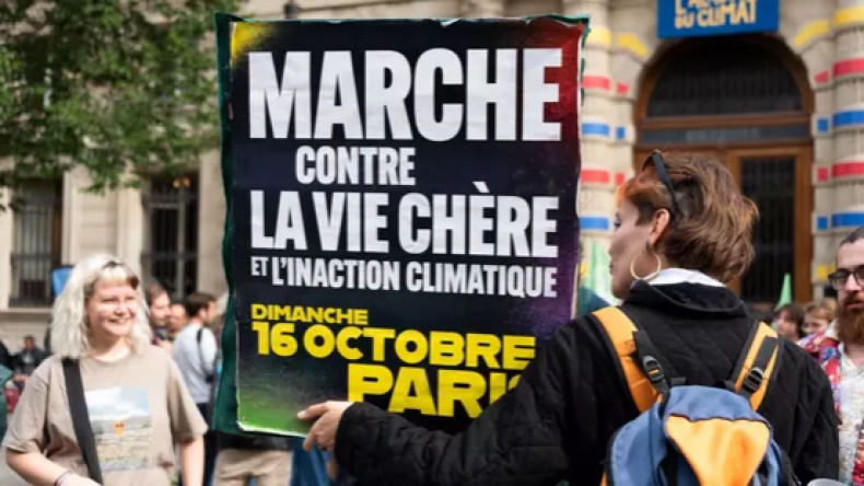 رغم إشادته بها.. الحائزة على جائزة “نوبل” للآداب تحتجّ ضد ماكرون