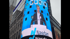 صورة العالم الجزائري بلقاسم حبة تتصدر أفخم الواجهات الاقتصادية العالمية