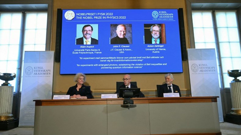 أمريكي فرنسي ونمساوي.. 3 علماء يفوزون بجائزة نوبل للفيزياء