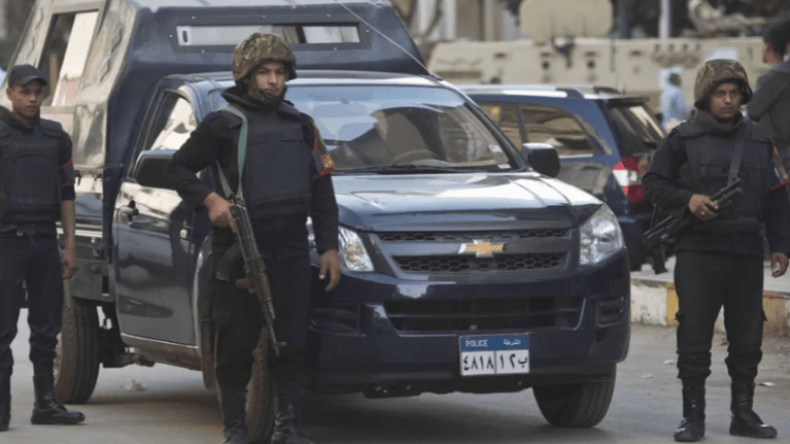 القبض على أستاذة جامعية تكوي ابنها بالنار لتجبره على التسول