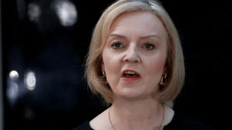 صحف بريطانية: جواسيس روس اخترقوا هاتف تراس وأخذوا معلومات حساسة