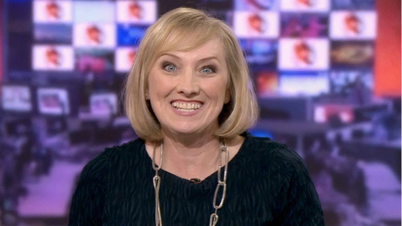 إيقاف مذيعة بريطانية ابتهجت على الهواء برحيل جونسون