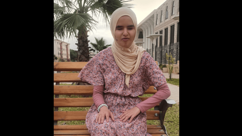 نداء لفتاة مكفوفة بعد سرقة حاسوبها يهز الشبكات