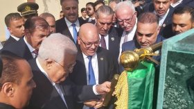 محمود عباس يضع حجر أساس بناء “إقامة دولة فلسطين” بالجزائر