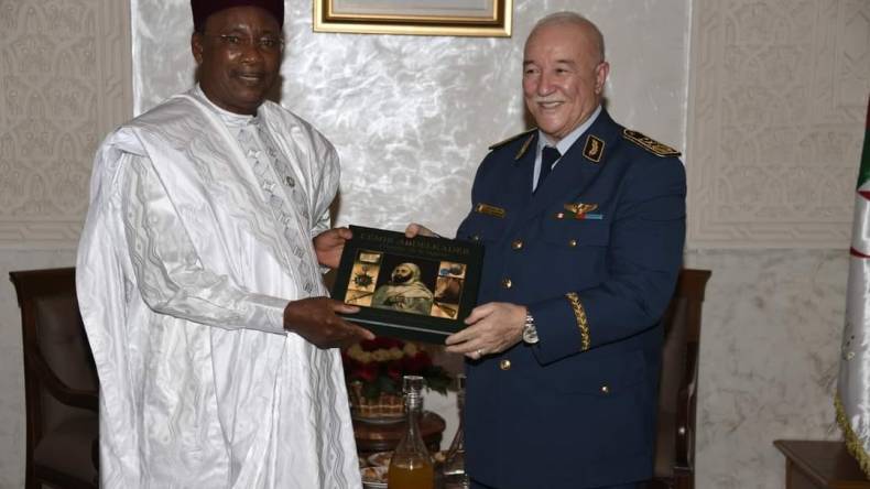 اللواء بن بيشة يستقبل رئيس اللجنة رفيعة المستوى للأمن والتنمية بالساحل