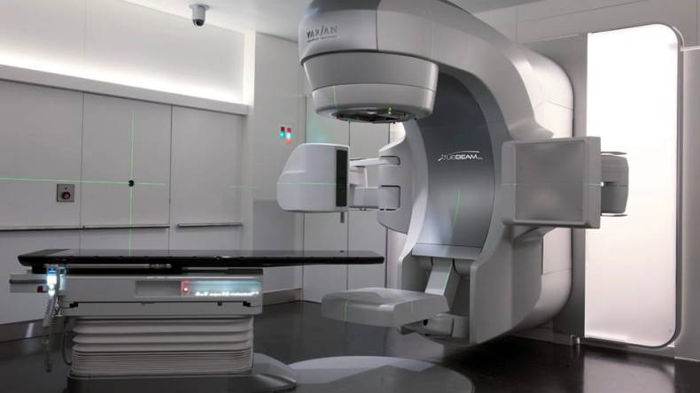 بعد استكمال صيانتها.. وضع حيز الخدمة 3 مسرعات للعلاج بالأشعة