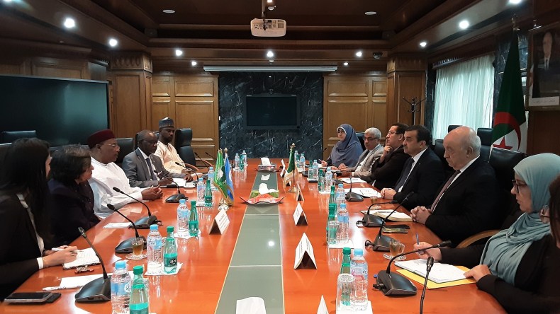 عرقاب يتحادث مع رئيس اللجنة رفيعة المستوى للأمن والتنمية بالساحل