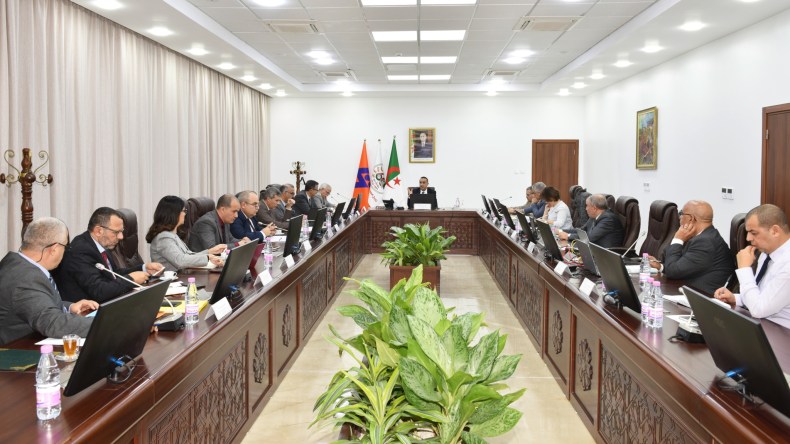 سونلغاز تدرس ملف تموين مشروع الفوسفات المدمج بالكهرباء والغاز