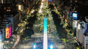 جماهير الأرجنتين تغزو قطر.. هذه حقيقة الصورة المتداولة