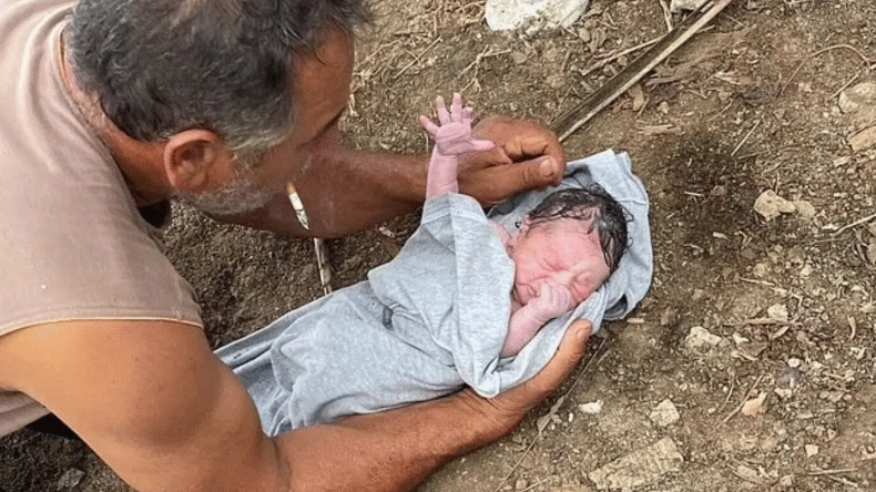 وضعت داخل حقيبة ظهر.. رضيعة تنجو من الموت بعد إلقائها في النهر