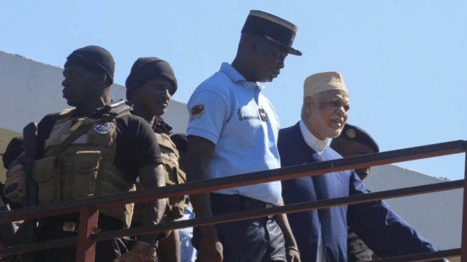 المؤبد لرئيس جزر القمر السابق بتهمة “الخيانة العظمى”