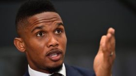 بعد التلويح باستبعاد الكاميرون من المونديال.. هكذا ردّ إيتو صامويل (فيديو)