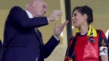 Qatar: Une ministre belge d’origine Algérienne porte le brassard LGBT