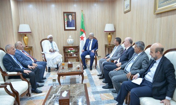 Le président de l’APN reçoit le Calife général de la Confrérie Tidjania