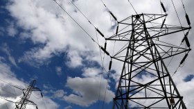 الجزائر تهدف إلى تصدير الطـاقة الكهربائية إلى أوروبا في غضون 2035